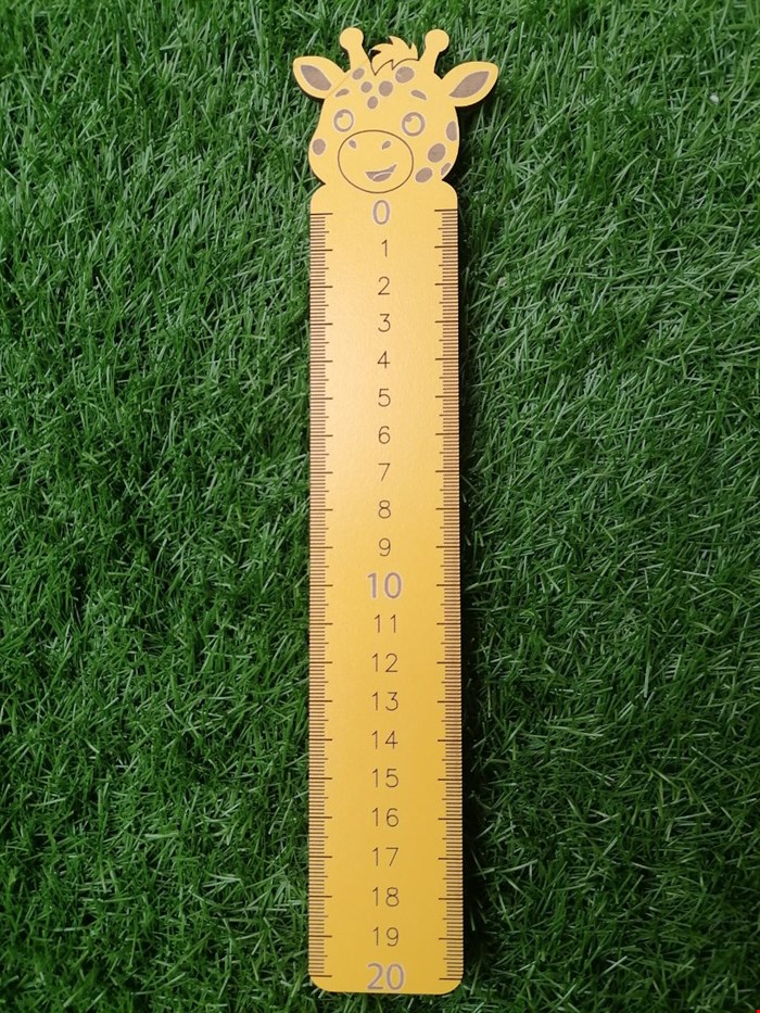 خط کش بیست سانتی چوبی